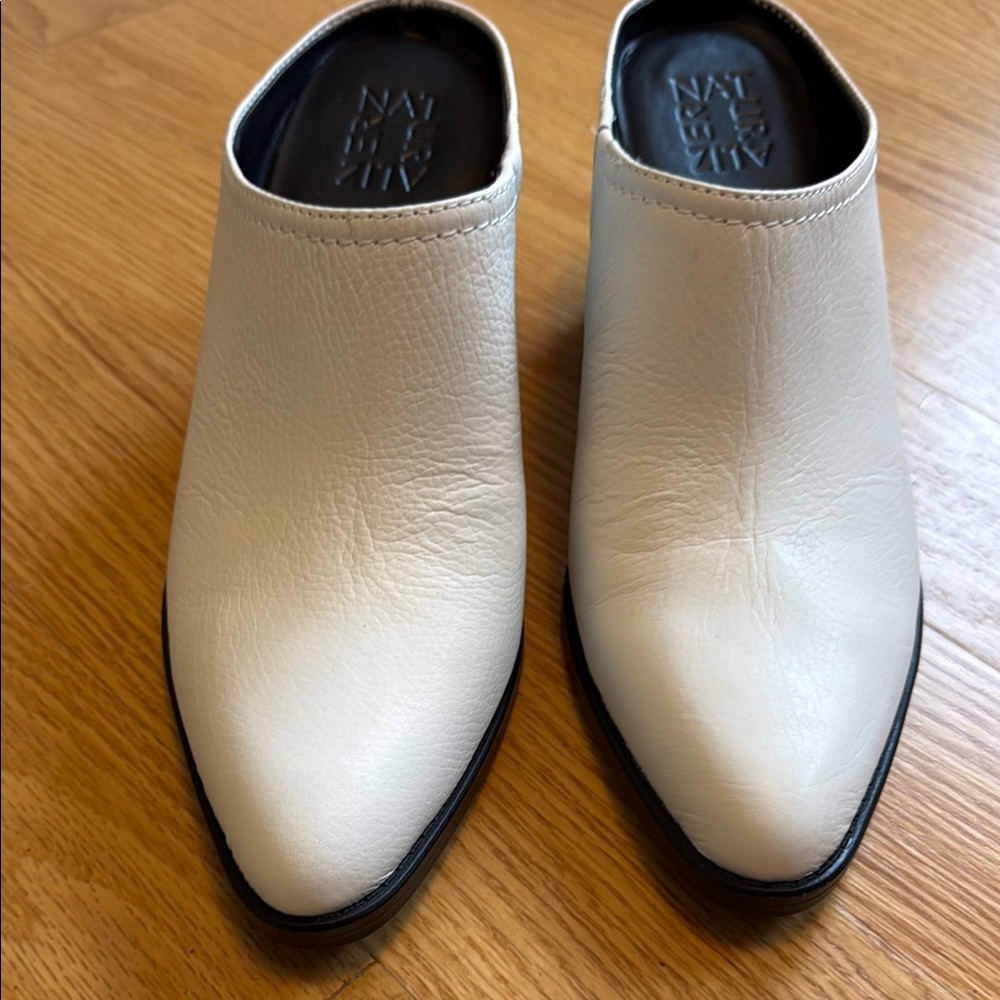 Naturalizer White Heeled Boots Minimalist Design